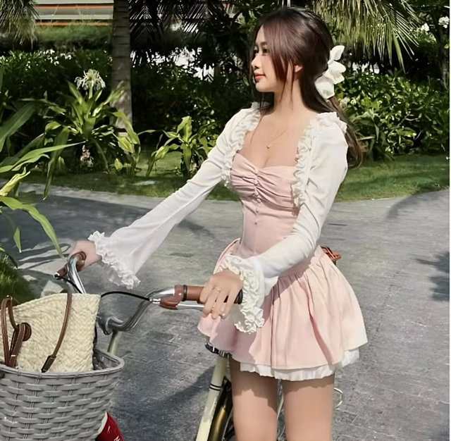 Áo khoác mỏng 'bí quyết' cho những ngày thu gió nhẹ - Ảnh 8.