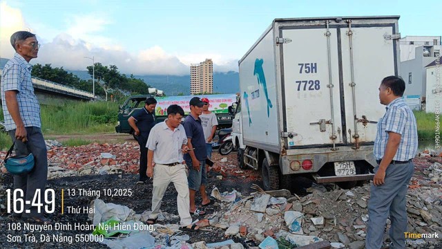 Đà Nẵng: Tổ phản ứng nhanh 'bắt nóng' hàng loạt vụ đổ trộm rác thải, xà bần - Ảnh 1.