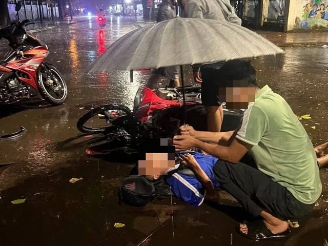 Tài xế xe bán tải rời khỏi hiện trường vụ tai nạn giao thông ở Đắk Lắk - Ảnh 1.