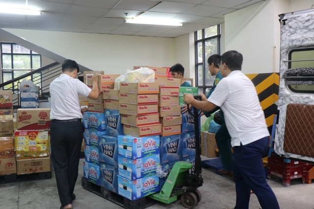 TP.HCM đã chi hơn 67 tỉ đồng hỗ trợ đồng bào vùng bão lũ - Ảnh 3.