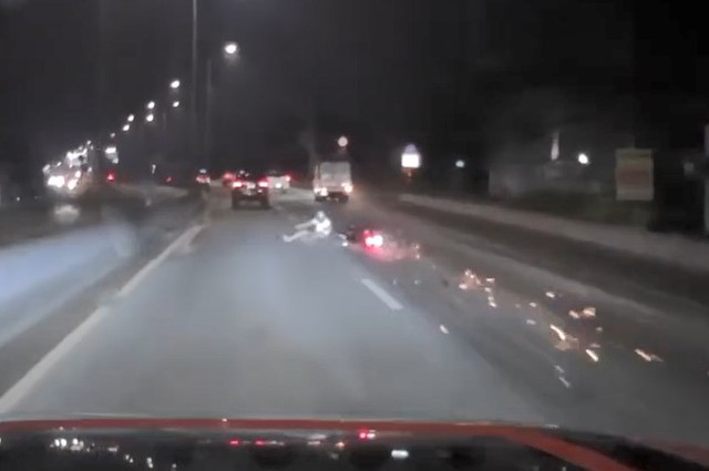 Ổ gà trên quốc lộ 51 là nỗi ám ảnh của tài xế - Ảnh 6.