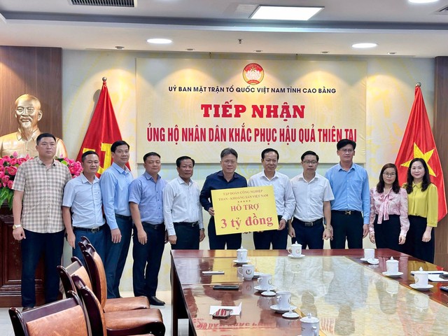 TKV trao 10,7 tỉ đồng hỗ trợ 4 tỉnh khắc phục hậu quả mưa lũ bão Matmo- Ảnh 1.