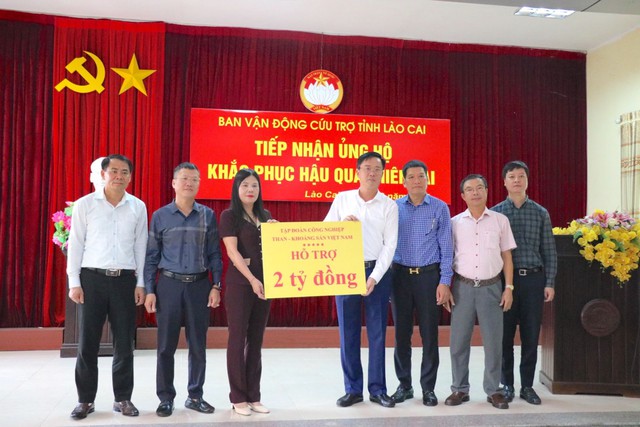 TKV trao 10,7 tỉ đồng hỗ trợ 4 tỉnh khắc phục hậu quả mưa lũ bão Matmo- Ảnh 4.