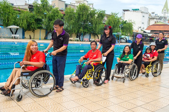 Những cánh tay thầm lặng của người khuyết tật - Ảnh 2.