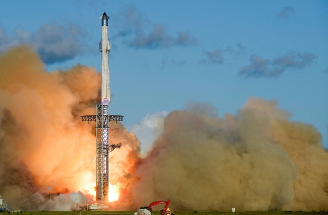 SpaceX phóng thành công tổ hợp Starship, chuyển sang bản nâng cấp cho mặt trăng, sao Hỏa - Ảnh 1.