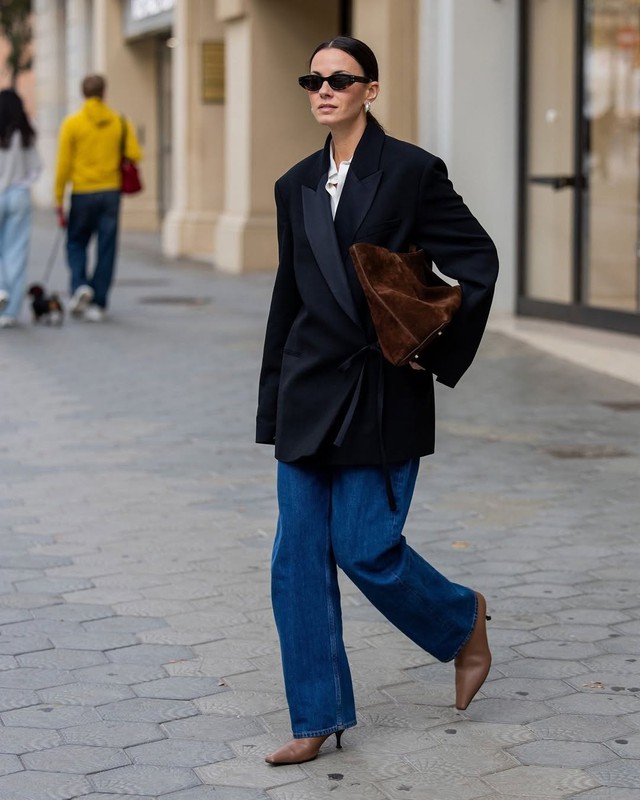 Quần jeans và áo blazer, đẹp xuất sắc cho đi chơi và đi làm  - Ảnh 2.