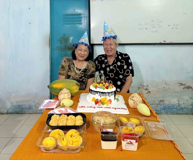 Lan tỏa trên mạng xã hội: Buổi sinh nhật ấm áp của cụ ông- Ảnh 1. Lan tỏa trên mạng xã hội: Buổi sinh nhật ấm áp của cụ ông- Ảnh 1.