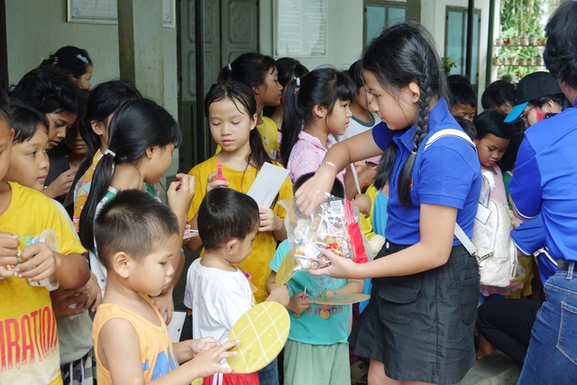 Hơi ấm trao tay - nơi y&ecirc;u thương nảy mầm - Ảnh 1.