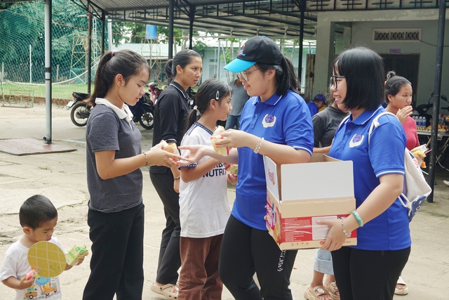 Hơi ấm trao tay - nơi y&ecirc;u thương nảy mầm - Ảnh 5.