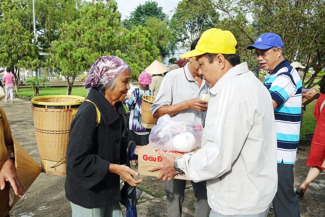 Hơi ấm trao tay - nơi y&ecirc;u thương nảy mầm - Ảnh 4.