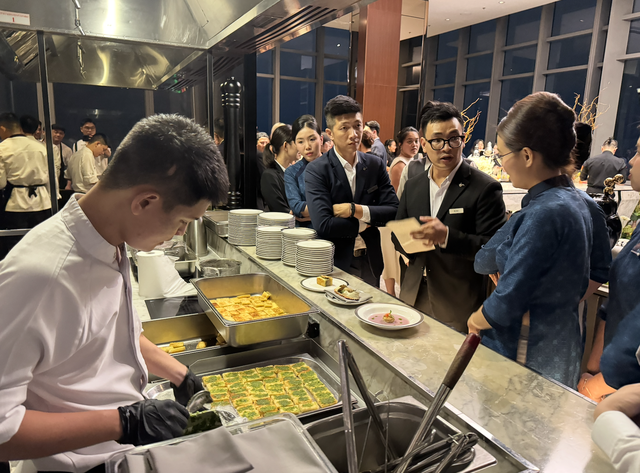 Du khách Việt Nam mất 4 tiếng mới ăn xong một bữa vì mải chụp ảnh- Ảnh 2.