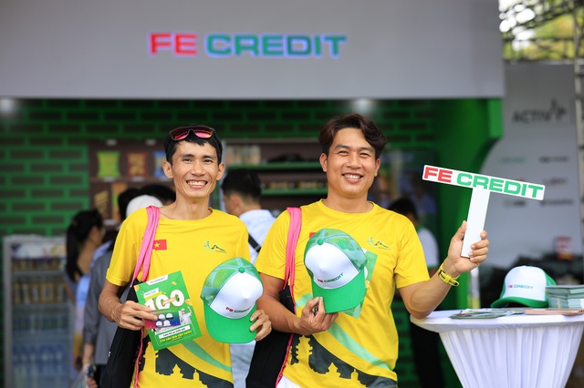 FE CREDIT truyền cảm hứng 'sống khỏe - tài chính chủ động' tại Marathon Đất Sen Hồng 2025- Ảnh 4. FE CREDIT truyền cảm hứng 'sống khỏe - tài chính chủ động' tại Marathon Đất Sen Hồng 2025- Ảnh 4.