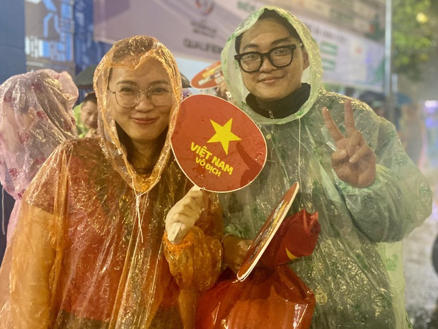 Mưa lớn, sân Thống Nhất ngập nước: Đội tuyển Việt Nam bị ảnh hưởng gì?- Ảnh 2. Mưa lớn, sân Thống Nhất ngập nước: Đội tuyển Việt Nam bị ảnh hưởng gì?- Ảnh 2.