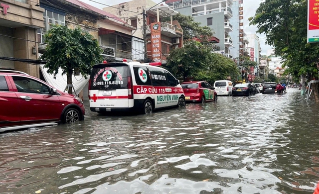 Hải Phòng ngập lụt diện rộng, giao thông hỗn loạn - Ảnh 3.