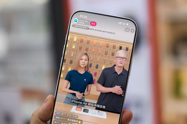 CEO Apple livestream b&aacute;n iPhone Air ở Trung Quốc - Ảnh 1.