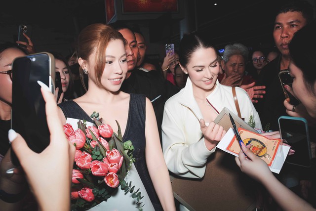 'Mỹ nhân đẹp nhất Philippines' khoe street style trẻ trung ở Việt Nam - Ảnh 4.