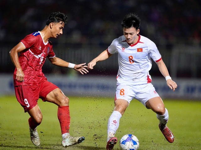 HLV Nepal bất ngờ nhận định: 'Việt Nam xứng đáng dự Asian Cup hơn Malaysia, hãy chờ án FIFA’'- Ảnh 2. HLV Nepal bất ngờ nhận định: 'Việt Nam xứng đáng dự Asian Cup hơn Malaysia, hãy chờ án FIFA’'- Ảnh 2.