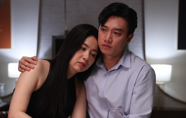 Phản ứng của Tuấn Khải khi Lê Khánh đóng cảnh nóng với đàn em kém tuổi - Ảnh 1.