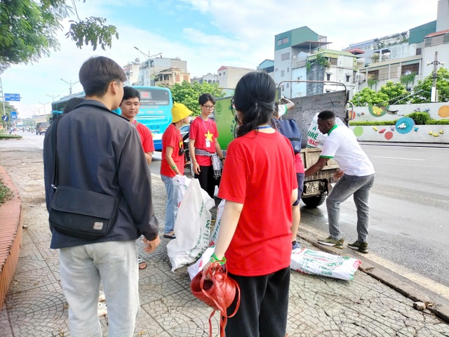 Lâu đài rác - Ảnh 7.