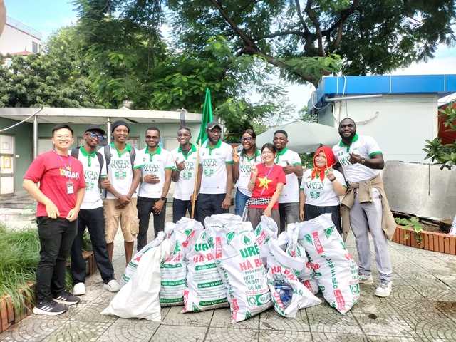 Lâu đài rác - Ảnh 2.