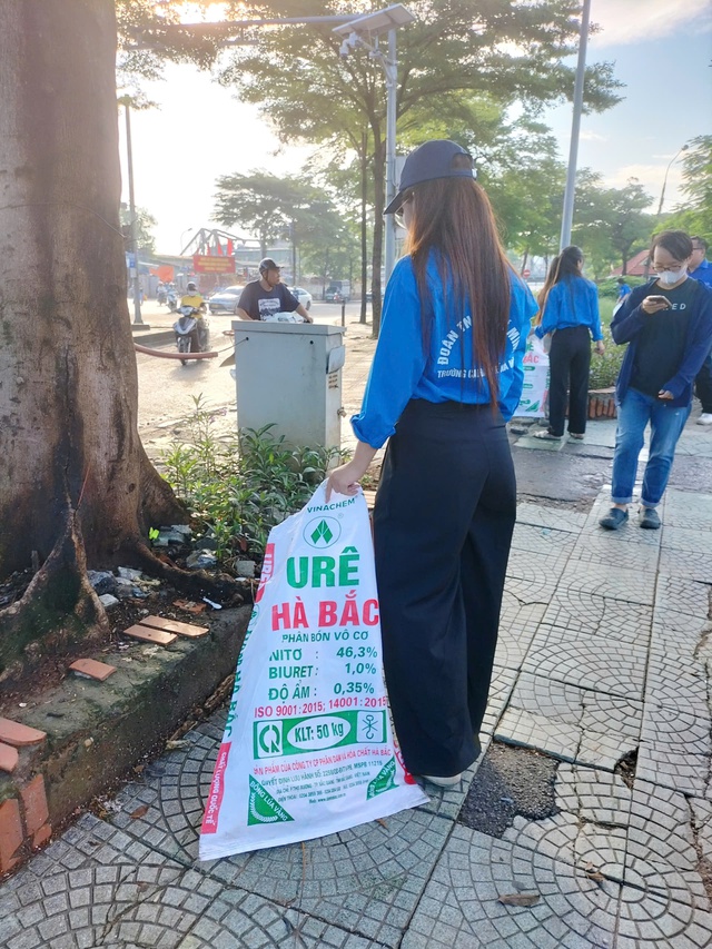 Lâu đài rác - Ảnh 6.