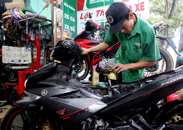 Xe máy cũng bị thủy kích, mất cả chục triệu sửa chữa nếu chủ quan - Ảnh 2.