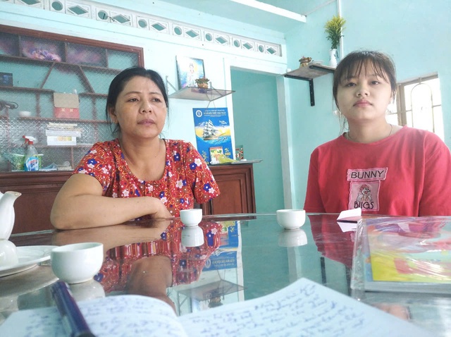 1 tay, 1 chân, bán vé số theo con vào ĐH - Ảnh 1.