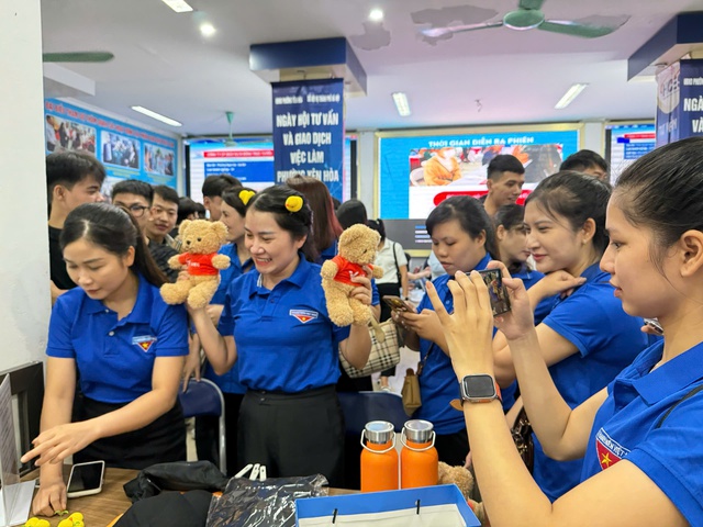 Đưa việc l&agrave;m đến với người lao động- Ảnh 1.