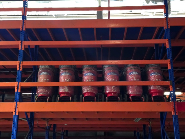Triệt phá vụ sản xuất, tiêu thụ 3 triệu bình chữa cháy giả thu về hơn 1.000 tỉ - Ảnh 2.