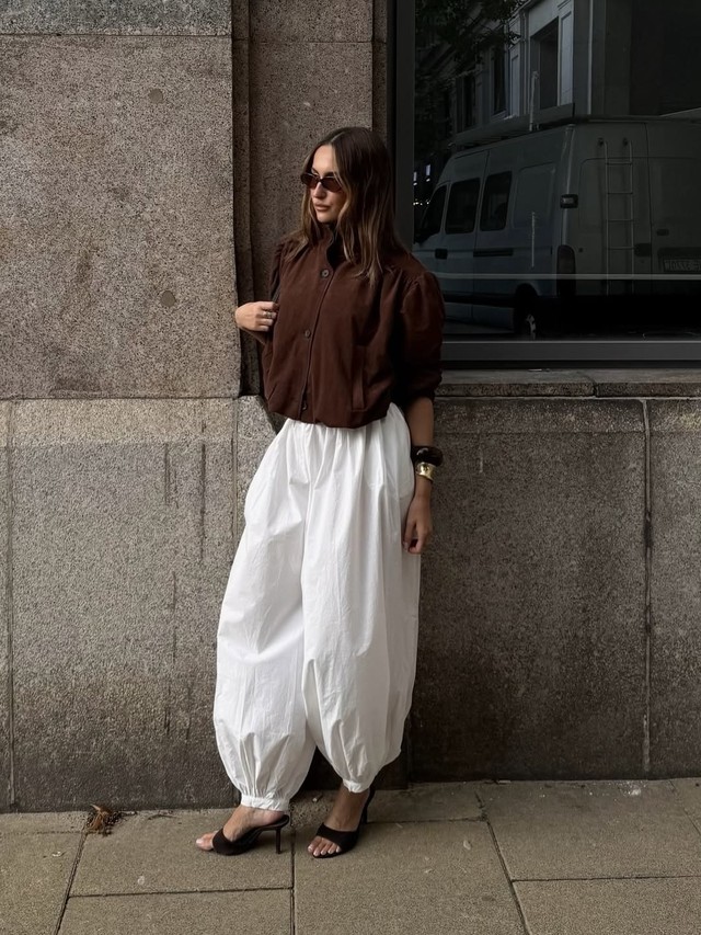 Quần ống rộng bồng bềnh đang 'thống trị' đường phố- Ảnh 6.