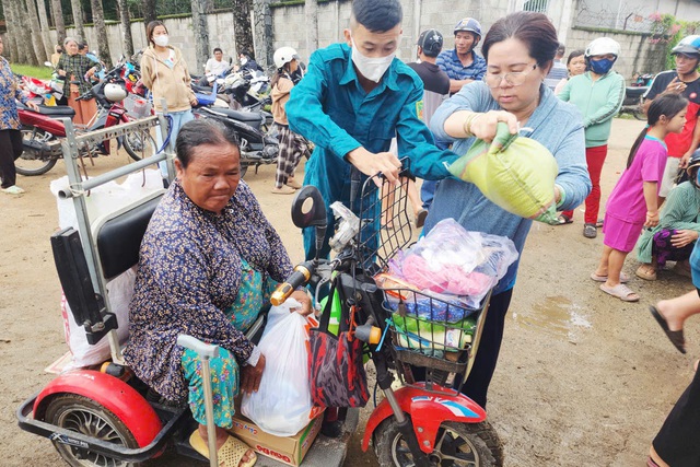 Hơi ấm trao tay - nơi y&ecirc;u thương nảy mầm - Ảnh 7.