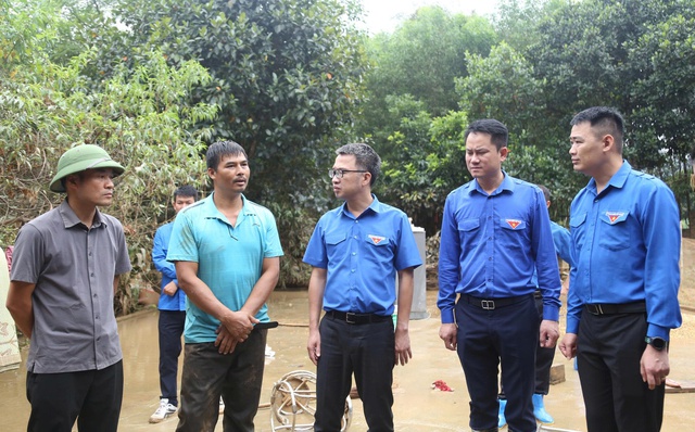 Hành động dũng cảm của người trẻ: Hà Văn Tuấn cứu người trong trận lũ lịch sử - Ảnh 2. Hành động dũng cảm của người trẻ: Hà Văn Tuấn cứu người trong trận lũ lịch sử - Ảnh 2.