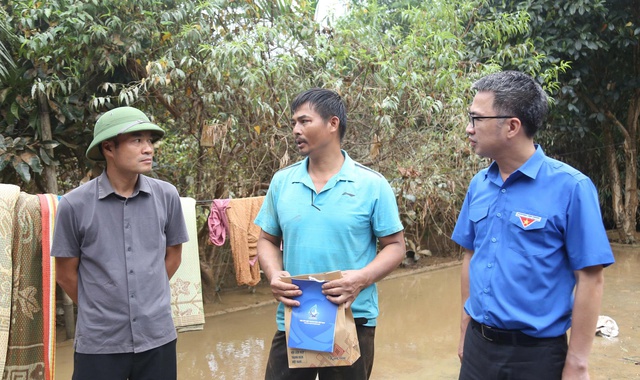 Hành động dũng cảm của người trẻ: Hà Văn Tuấn cứu người trong trận lũ lịch sử - Ảnh 6. Hành động dũng cảm của người trẻ: Hà Văn Tuấn cứu người trong trận lũ lịch sử - Ảnh 6.