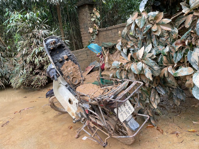 Hành động dũng cảm của người trẻ: Hà Văn Tuấn cứu người trong trận lũ lịch sử - Ảnh 3. Hành động dũng cảm của người trẻ: Hà Văn Tuấn cứu người trong trận lũ lịch sử - Ảnh 3.