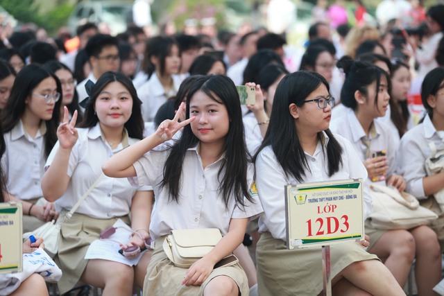 Bộ trưởng GD-ĐT: Hướng tới trường học không có dạy thêm, học thêm - Ảnh 1.