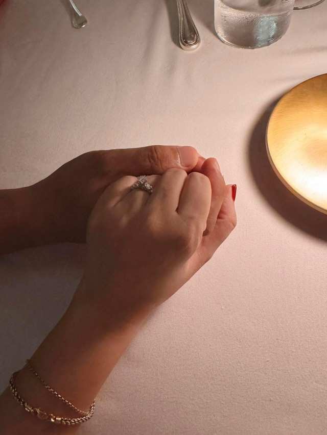 Băng Di được bạn trai Việt kiều cầu hôn - Ảnh 1. Băng Di được bạn trai Việt kiều cầu hôn - Ảnh 1.