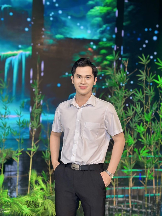 Lương Vĩ chạy xe ôm mưu sinh, quyết không bỏ cải lương vì lý do đặc biệt - Ảnh 2.