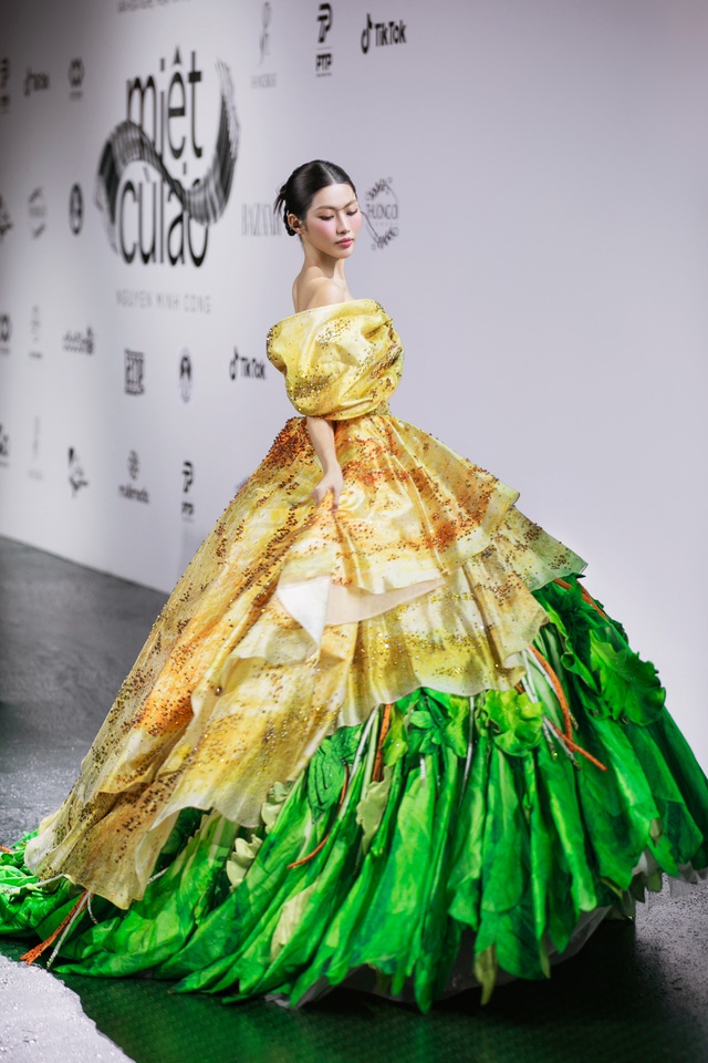 Phương Mỹ Chi, Lương Thùy Linh nổi bật tại sàn diễn 'Miệt cù lao'- Ảnh 2. Phương Mỹ Chi, Lương Thùy Linh nổi bật tại sàn diễn 'Miệt cù lao'- Ảnh 2.