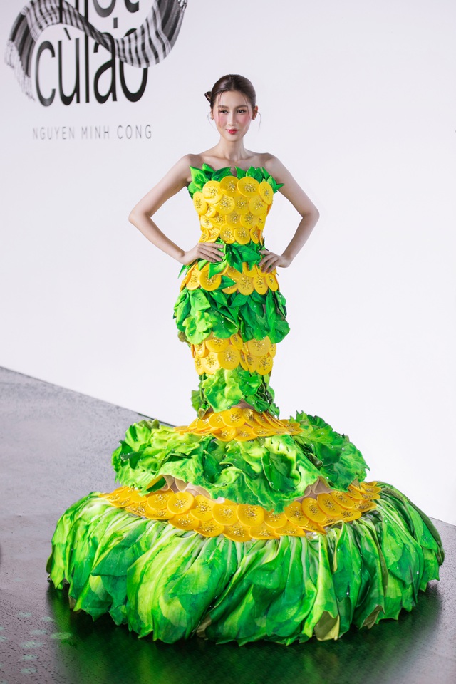 Phương Mỹ Chi, Lương Thùy Linh nổi bật tại sàn diễn 'Miệt cù lao'- Ảnh 3. Phương Mỹ Chi, Lương Thùy Linh nổi bật tại sàn diễn 'Miệt cù lao'- Ảnh 3.