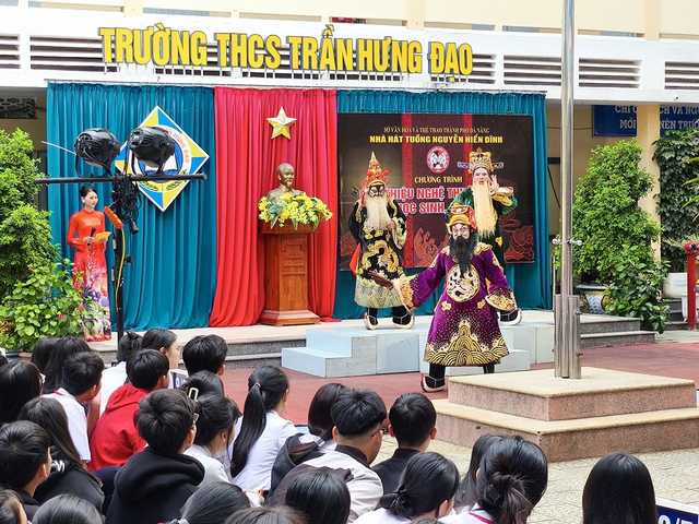 Chuyện nghệ nhân gen Z: Đưa tuồng xuống phố, vào trường học- Ảnh 2. Chuyện nghệ nhân gen Z: Đưa tuồng xuống phố, vào trường học- Ảnh 2.
