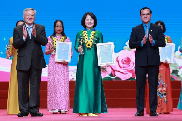 Tôn vinh nữ đoàn viên công đoàn năng động, sáng tạo - Ảnh 2.