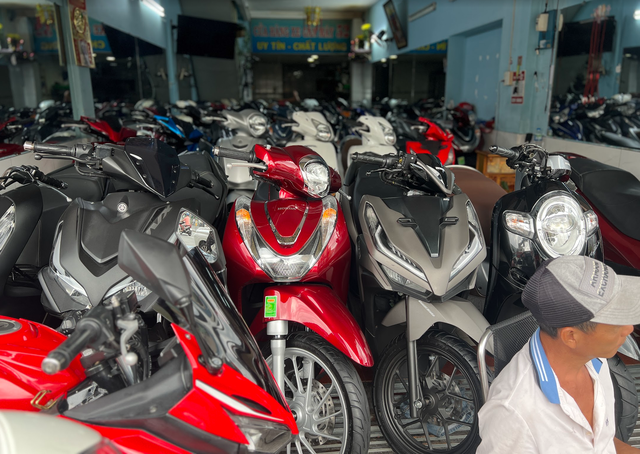 CSGT TP.HCM tổng rà soát giấy tờ xe: Xe không chính chủ cần làm gì? - Ảnh 2.