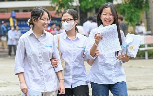 Thêm văn bằng chứng chỉ số, giảm thời gian cấp bằng tốt nghiệp THPT- Ảnh 1. Thêm văn bằng chứng chỉ số, giảm thời gian cấp bằng tốt nghiệp THPT- Ảnh 1.