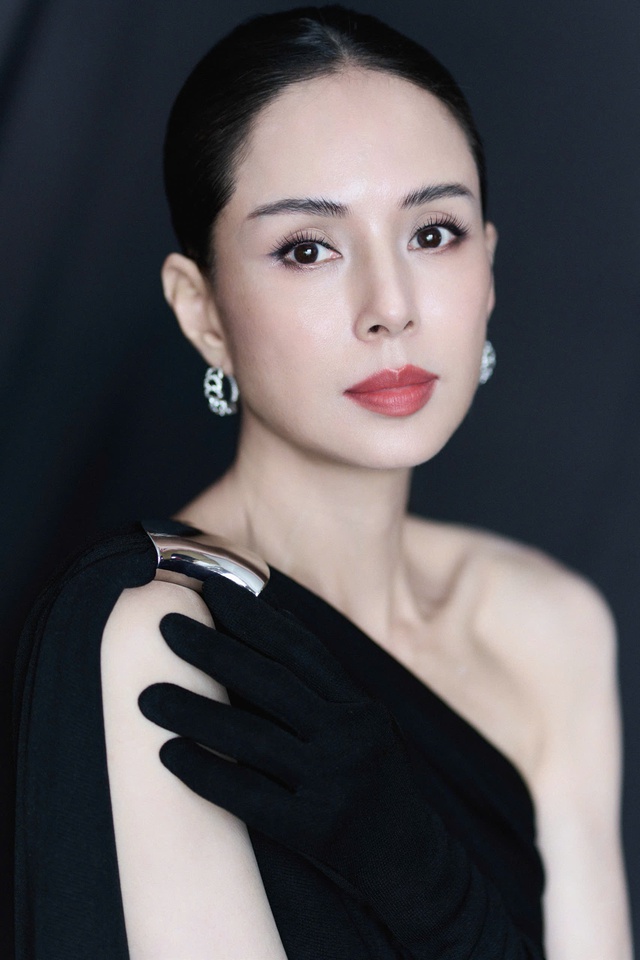 Nhan sắc gây kinh ngạc của Lý Nhược Đồng khi sắp chạm tuổi 60 - Ảnh 2. Nhan sắc gây kinh ngạc của Lý Nhược Đồng khi sắp chạm tuổi 60 - Ảnh 2.