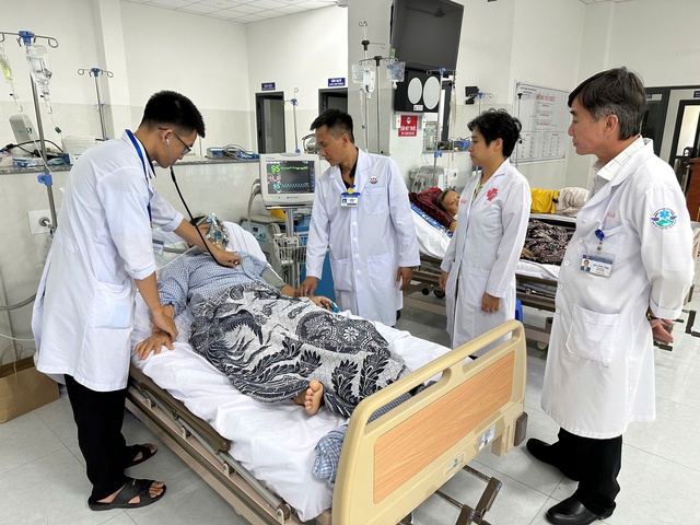 Thiếu tá quân đội và nữ bác sĩ cứu sống nạn nhân đuối nước ở Côn Đảo - Ảnh 1.