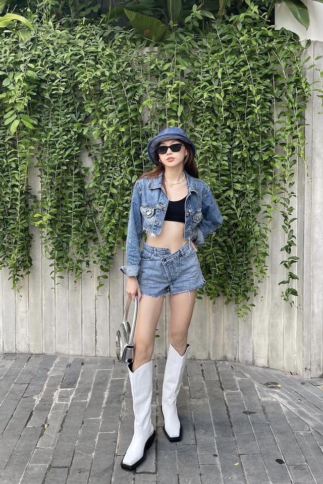 Khoe eo thon, tôn dáng cá tính với áo khoác crop top- Ảnh 1. Khoe eo thon, tôn dáng cá tính với áo khoác crop top- Ảnh 1.