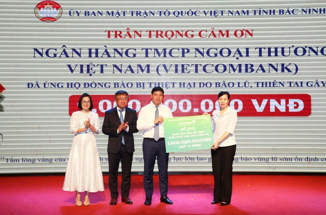 Hơn 20.000 cán bộ nhân viên Vietcombank hỗ trợ đồng bào bị ảnh hưởng do bão lũ- Ảnh 1. Hơn 20.000 cán bộ nhân viên Vietcombank hỗ trợ đồng bào bị ảnh hưởng do bão lũ- Ảnh 1.