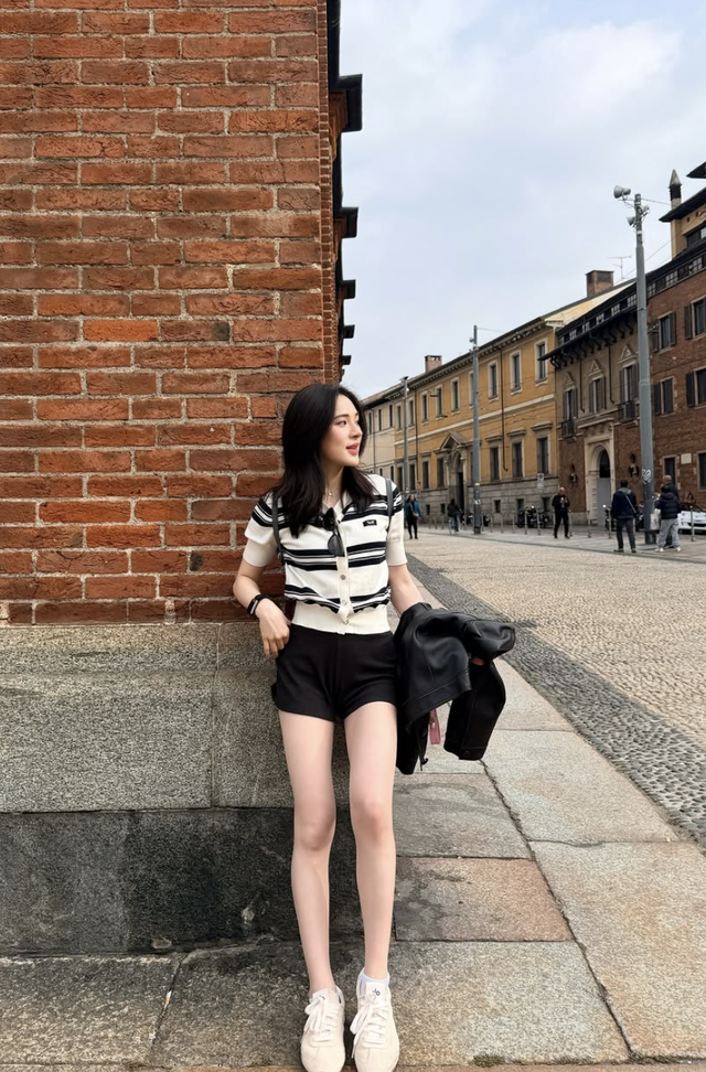 Sức hút quần shorts bền bỉ trong thời trang 24 / 7 cho phong cách năng động - Ảnh 6. Sức hút quần shorts bền bỉ trong thời trang 24 / 7 cho phong cách năng động - Ảnh 6.