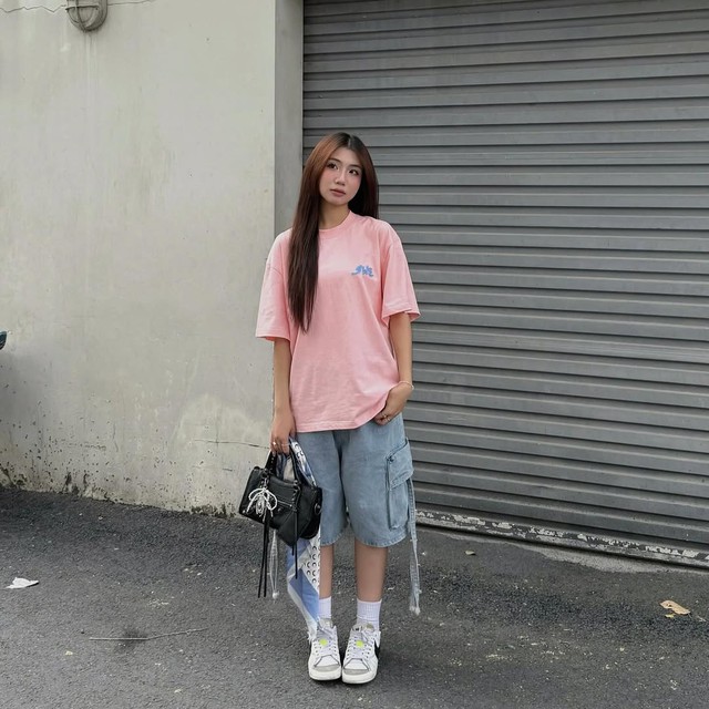 Phong cách ấn tượng hàng ngày với áo thun oversize và quần - Ảnh 6.