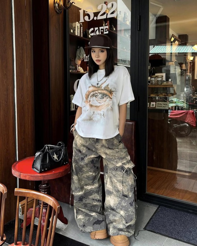 Phong cách ấn tượng hàng ngày với áo thun oversize và quần - Ảnh 7.